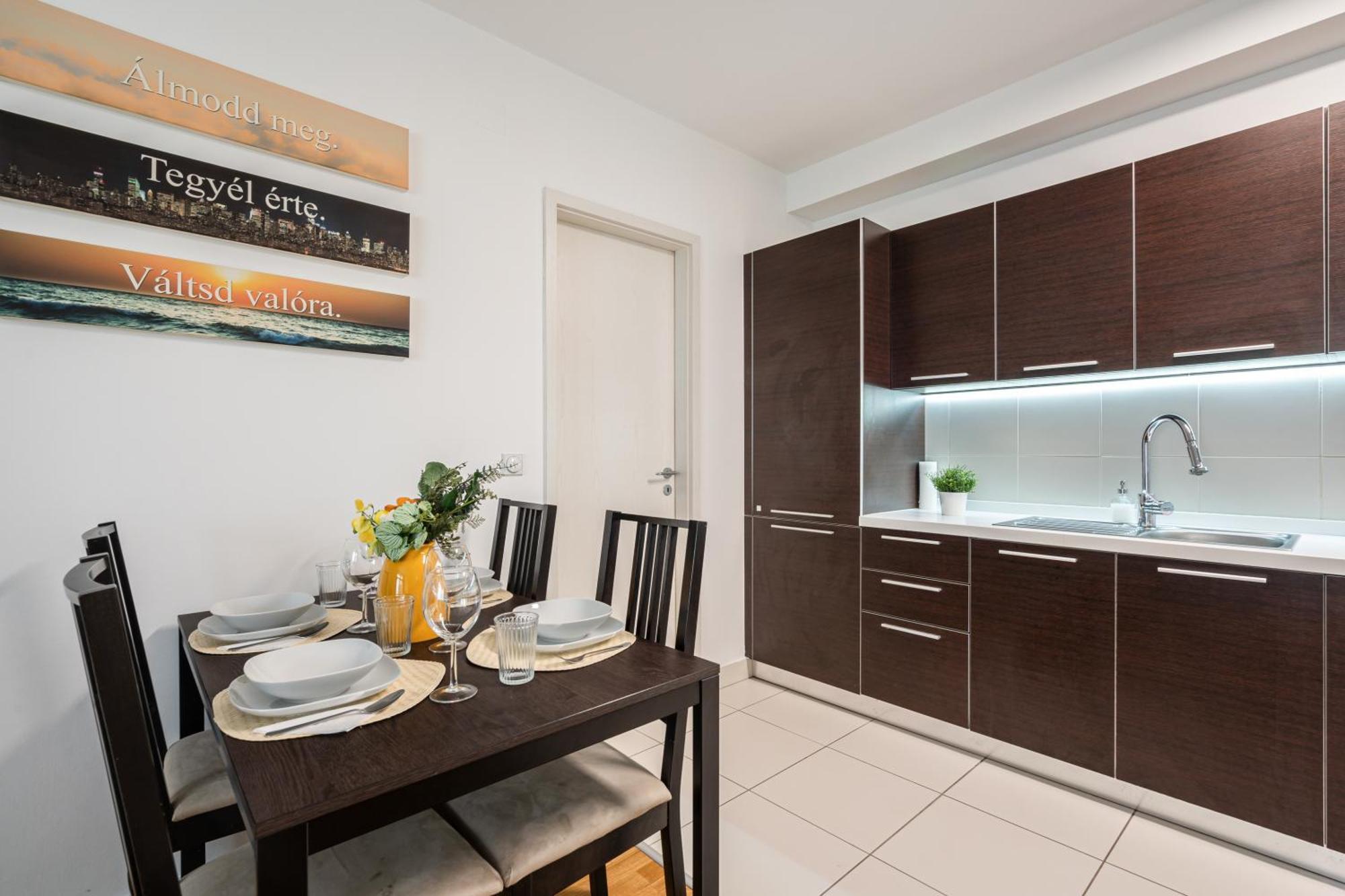 Home Of Serenity - 2 Bdr, Free Parking And Terrace Budapeszt Zewnętrze zdjęcie